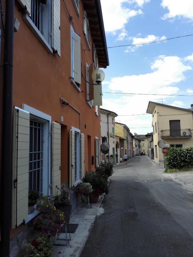 B&B Al Vicolo Di Mezzo Monzambano Exterior photo